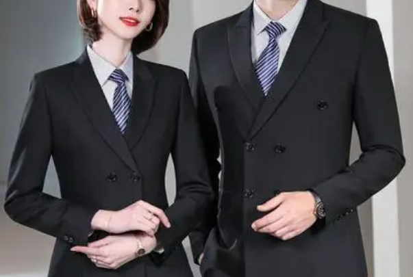 企业职业正装西服选择定制好/还是成品好？